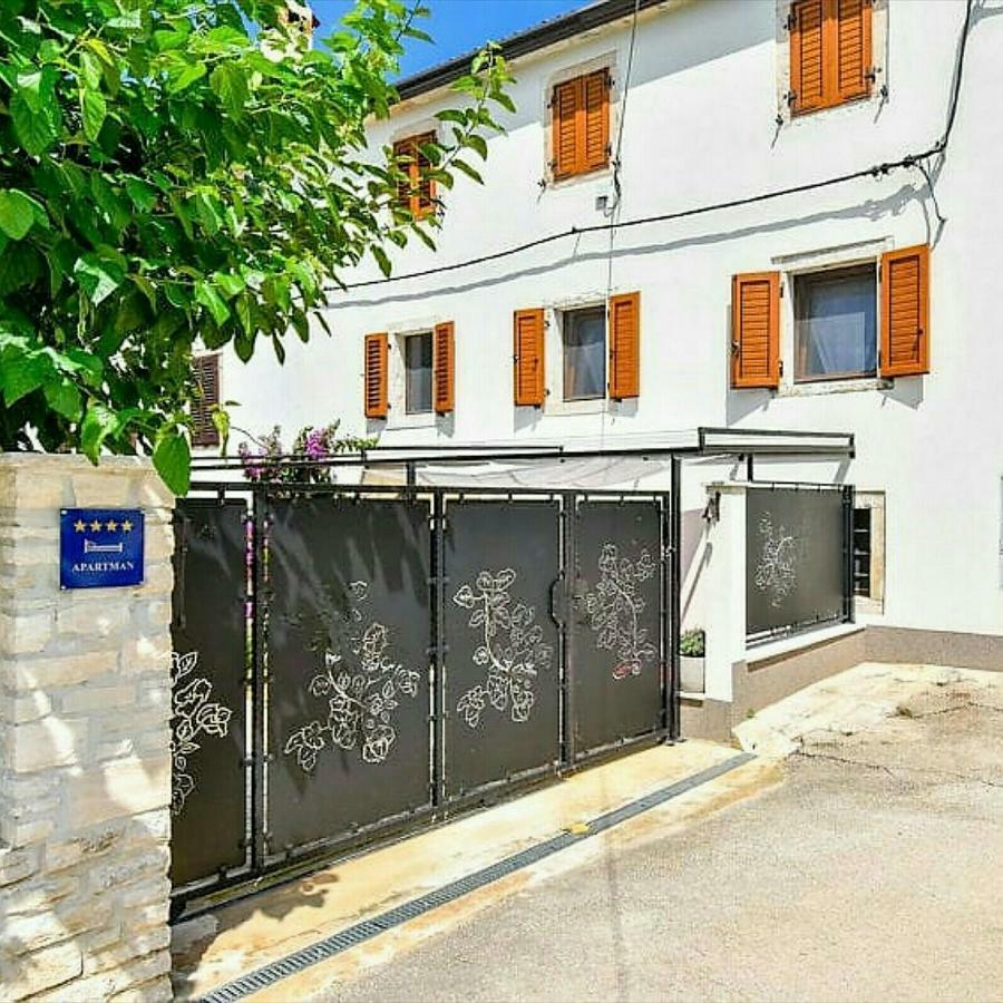 Apartment Claire Karšete Exteriör bild